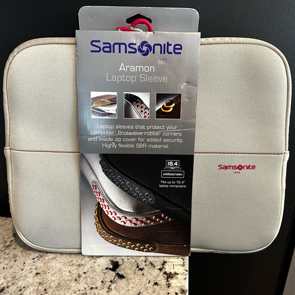 Samsonite Black and Gray Laptop Sleeve